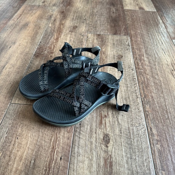 Chaco black sporty waterproof sandals youth size 1 - Picture 4 of 9